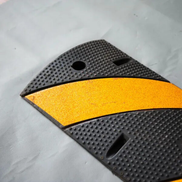 High Quality Driveway Heavy Duty Ramp Road Safety Hump - Image 2