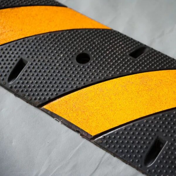 High Quality Driveway Heavy Duty Ramp Road Safety Hump - Image 3