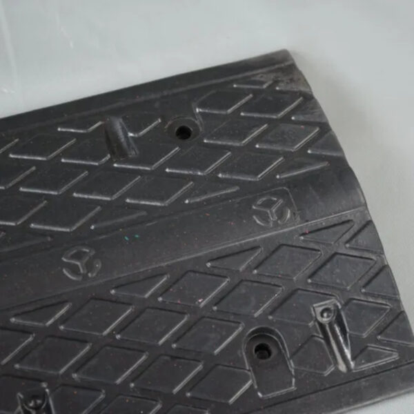 Traffic Safety Portable Rubber Heavy Duty Flat Top Road Hump - Image 6