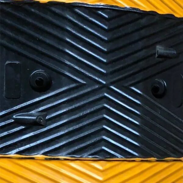 Traffic Safety Recycled Rubber Car Ramp Wheel Speed Bump - Image 3