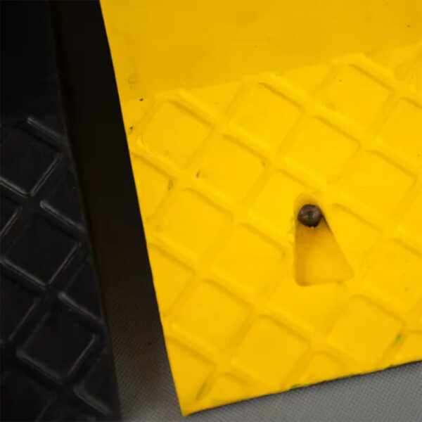 Traffic Safety Recycled Rubber Car Ramp Wheel Speed Bump - Image 4