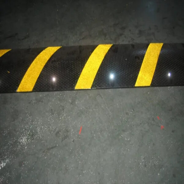 High Visibility Portable Road Rubber Speed Bump for Safety - Image 5