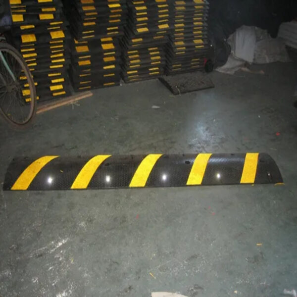 High Visibility Portable Road Rubber Speed Bump for Safety - Image 6