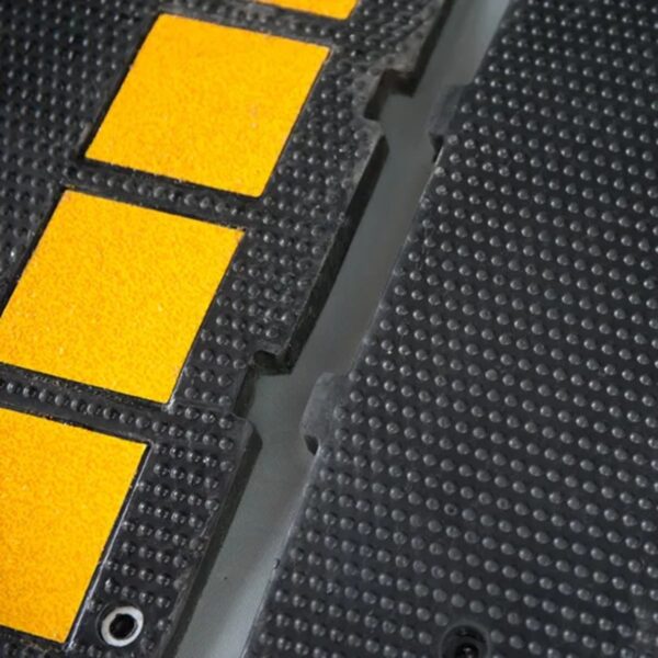 Recycled Rubber Car Tire Stopper Traffic Speed Hump - Image 3