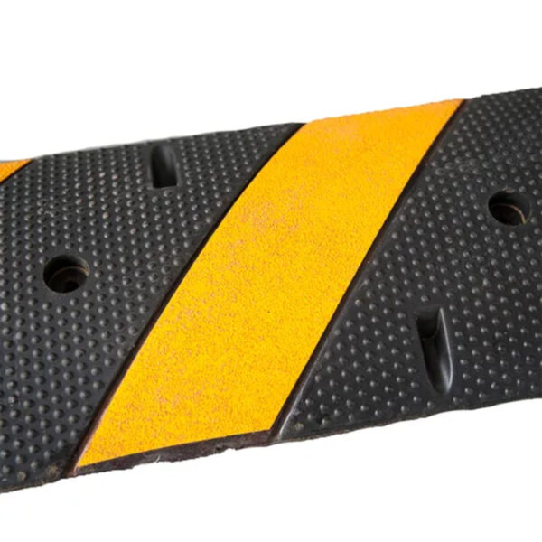 Traffic Speed Breaker Rubber Road Hump for Parking - Image 5