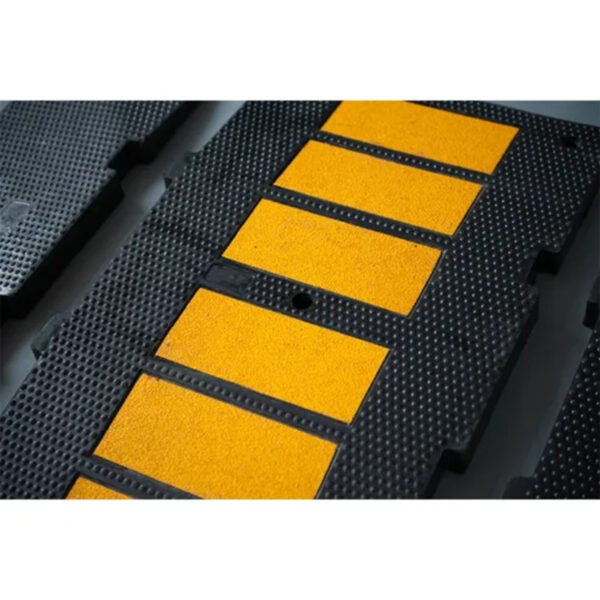 Rubber Speed Breaker Road Mutcd Speed Hump for Traffic Safety - Image 5