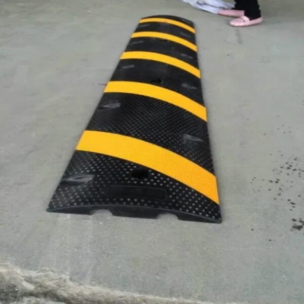 Safety Rubber Road Speed Hump Traffic Calming Speed Humps - Image 4