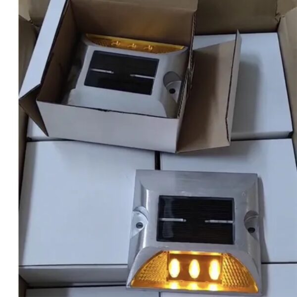 High Quality Aluminum LED Solar Single Side Road Stud - Image 3