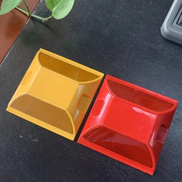 High Quality 100×100×20mm Plastic Road Sand Filled Stud - Image 4