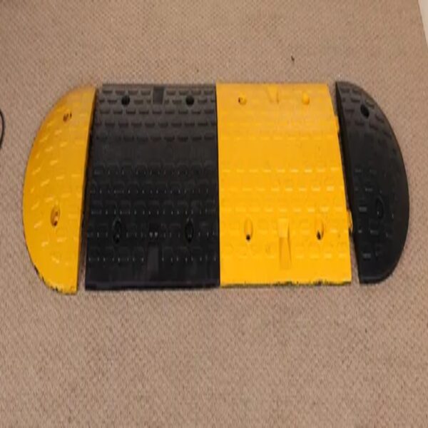 High Quality 500x430x50mm Rubber Reflective Speed Hump - Image 4