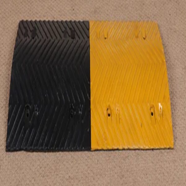 Reliable High Quality 1000mm Road Hump Rubber Speed Hump - Image 3