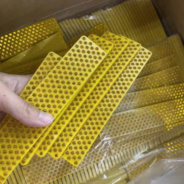 High Quality Plastic Red Reflector 179 Glass Beads Reflector - Image 6