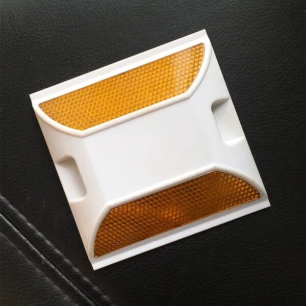 High Quality Blue Plastic Road Stud for Traffic Safety - Image 2