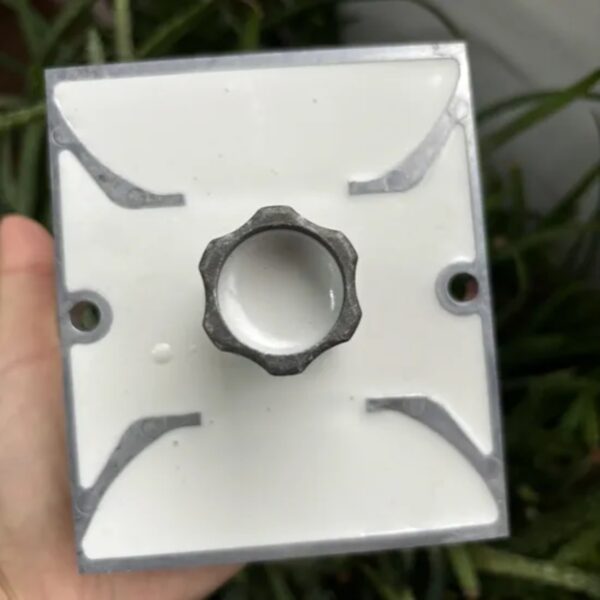 Yellow LED Flash Stud Aluminum Solar Road Stud with Nail - Image 4