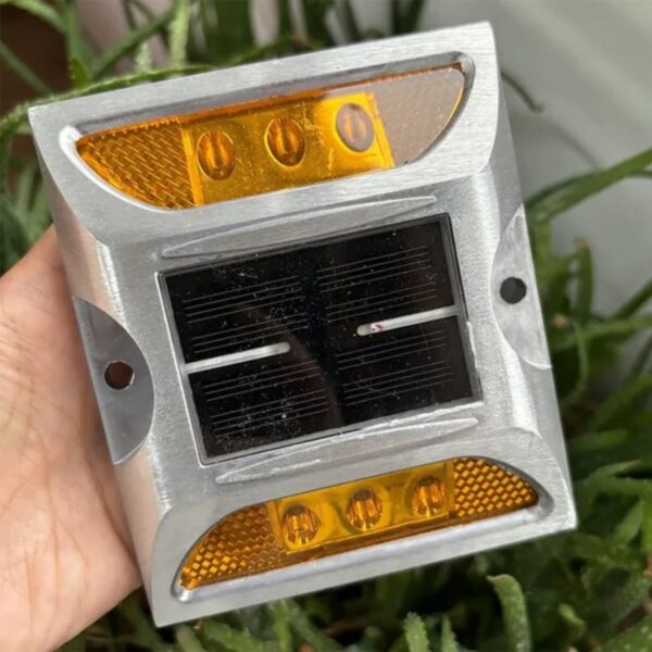 Yellow LED Flash Stud Aluminum Solar Road Stud with Nail - Image 5