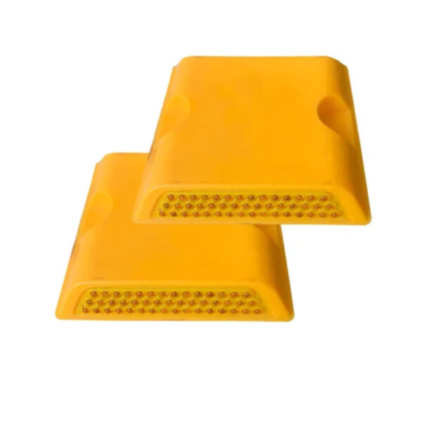 High Quality 10cm Ceramic Road Stud with 1 Reflector - Image 2