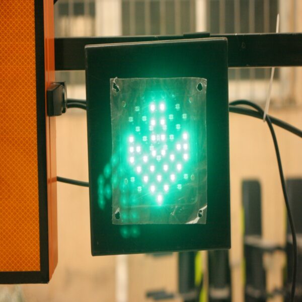 Reliable Best Selling 100mm Cross Light for Road Safety - Image 2