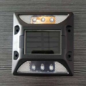 Cat Eye Warning Stud