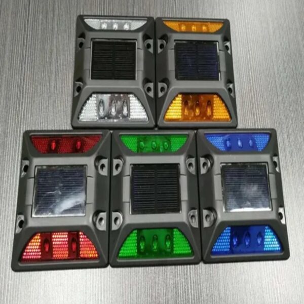 Waterproof Solar Traffic Flashing Warning Road Safety Light - Image 3