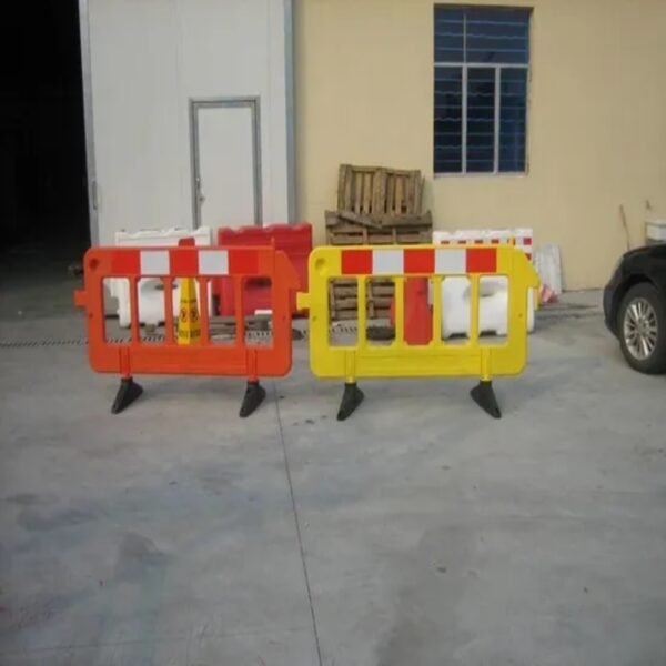 Best Traffic Roadway Barrier Portable Crowd Control Barrier - Image 2