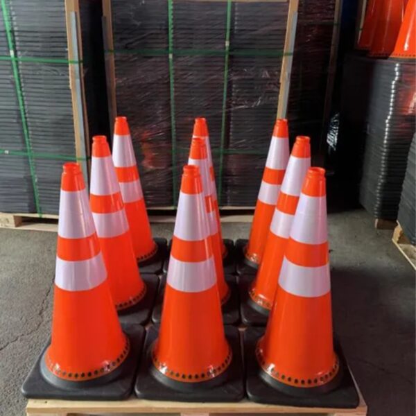 High Quality 75cm PVC Traffic Cone for Traffic Road Safety - Image 3
