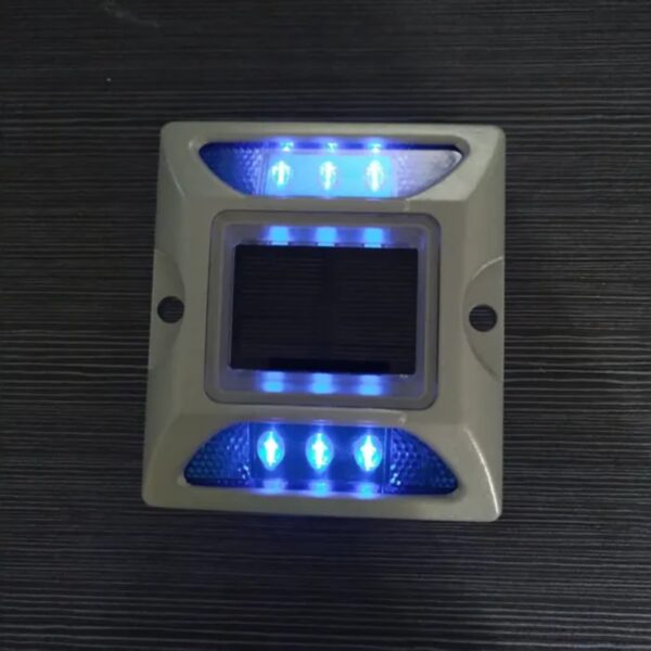 Reliable Highway Red Traffic Stud Solar Safety Road Stud - Image 3