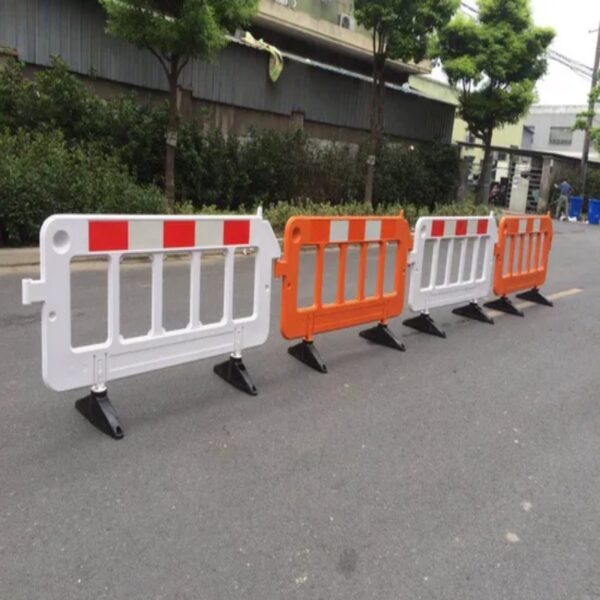 Portable Safety Barrier Plastic Crowd Control Traffic Barrier - Image 2