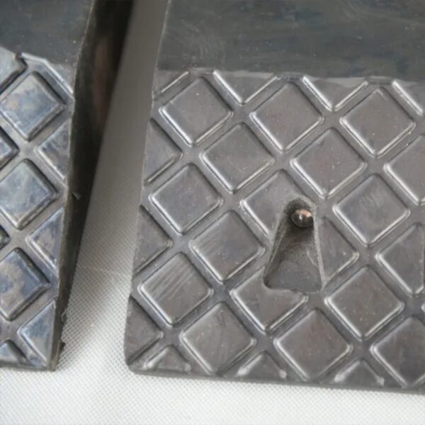 Traffic Road Flexible Hump Speed Reducer Rubber Hump - Image 3