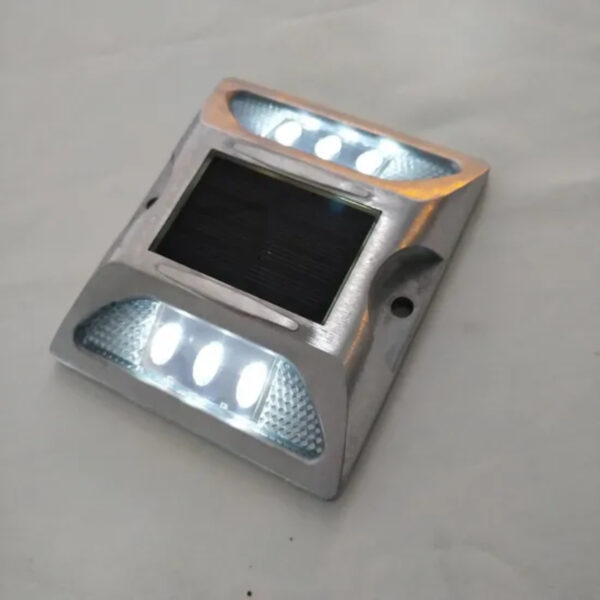 Solar Driveway Stud LED Light Flashing Reflective Road Stud - Image 2