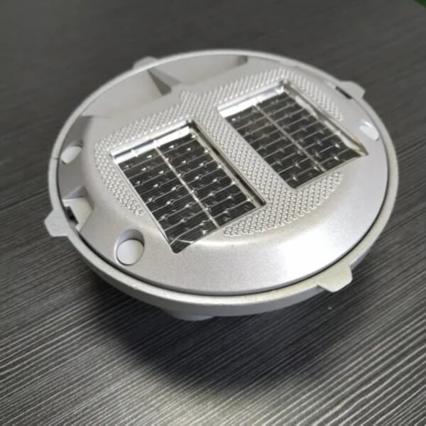 Reliable Solar Powered LED Strobe Beacon Stud Warning Light - Image 2