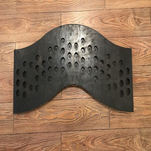 Reliable High Quality Curved Speed Bump for Road Safety - Image 3