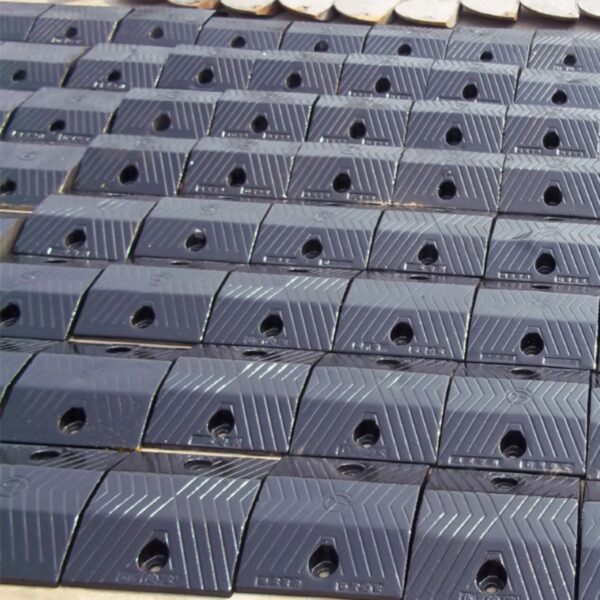 Customized Premium Quality Traffic Rubber Bumps - Image 4