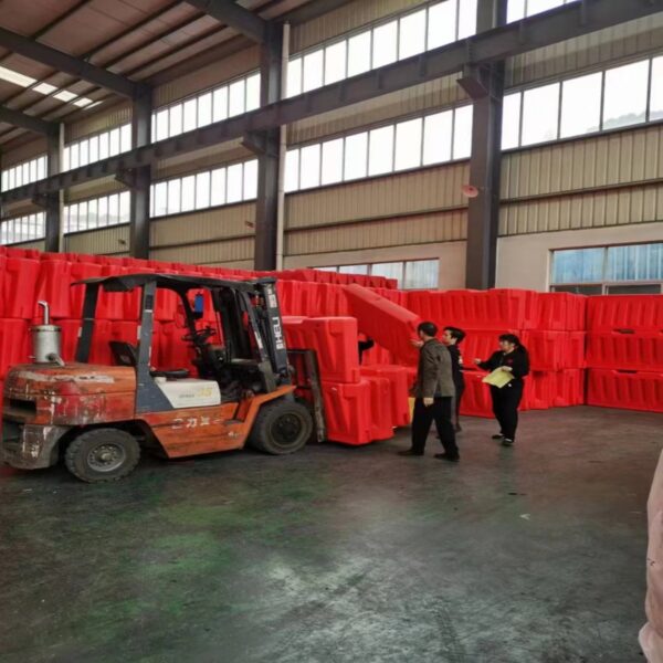 Customized Water Filled PE Durable Safety Barrier - Image 2