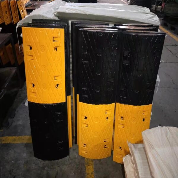 Premium Anti Slip Diamond Rubber Hump for Traffic Management - Image 3
