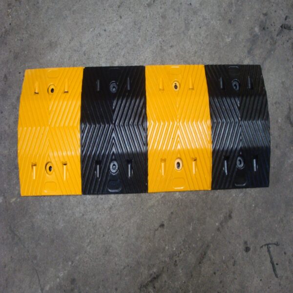 Customized Reliable Heavy Duty Rubber 50mm Speed Bump - Image 3