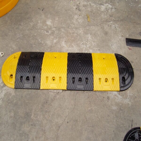 Customized Reliable Heavy Duty Rubber 50mm Speed Bump - Image 4