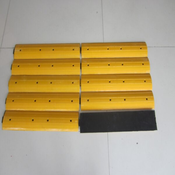 Customized Durable One Meter Heavy Duty Mini Speed Humps - Image 4