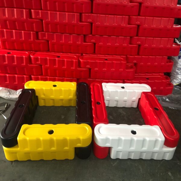 Customized Durable Plastic High Quality Road Barrier - Image 4