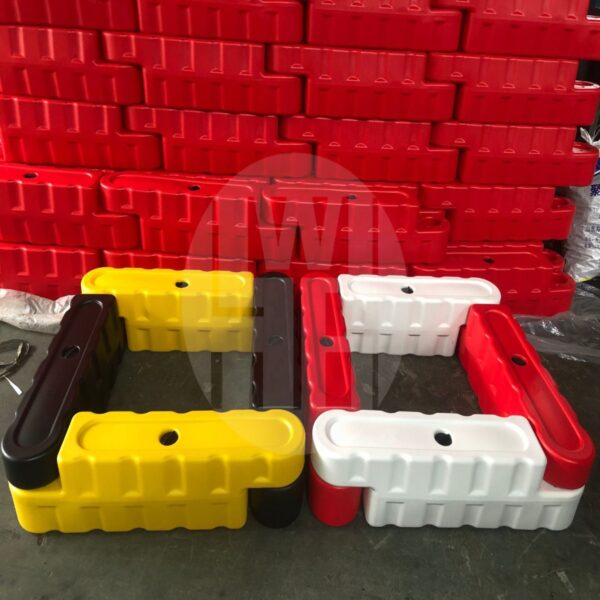 Customized Durable Roadway Traffic Plastic Barricade - Image 4