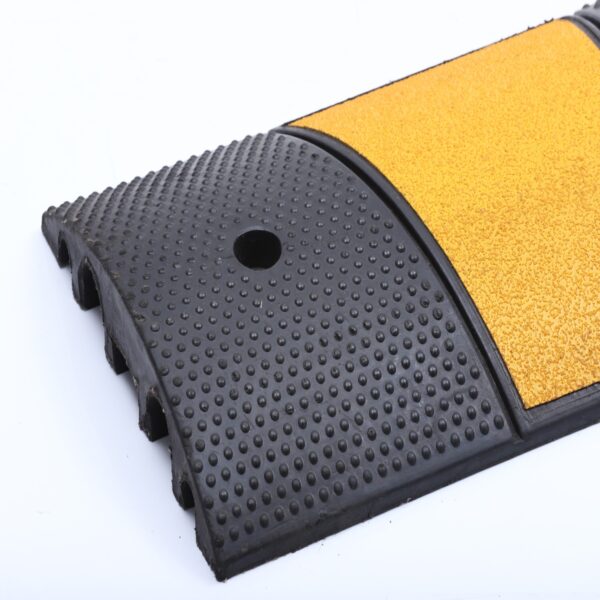 Reliable Hot Sale Speed Bump Traffic Road Safety Speed Bump - Image 2