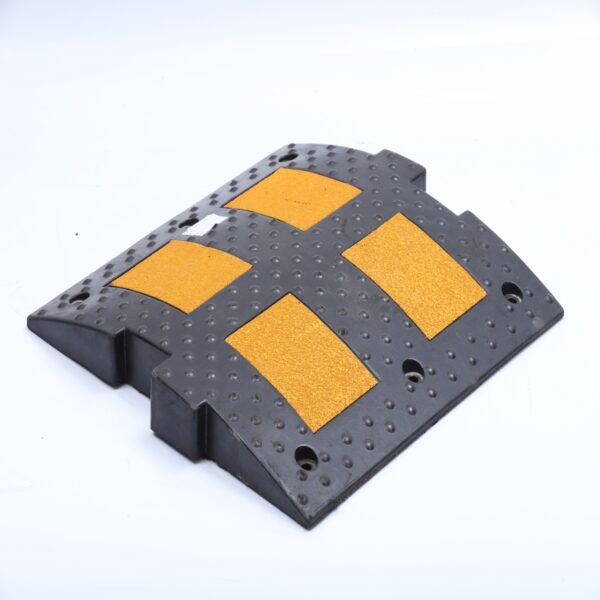 Best Selling Yellow Black Hump Traffic Control Safety Hump - Image 3