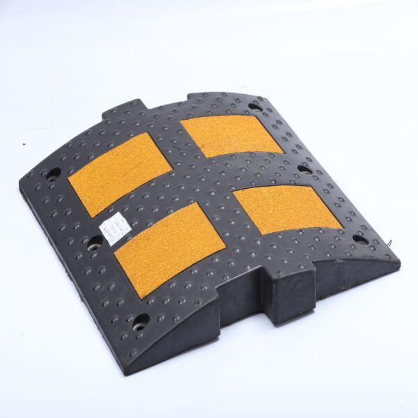 Best Selling Yellow Black Hump Traffic Control Safety Hump - Image 4