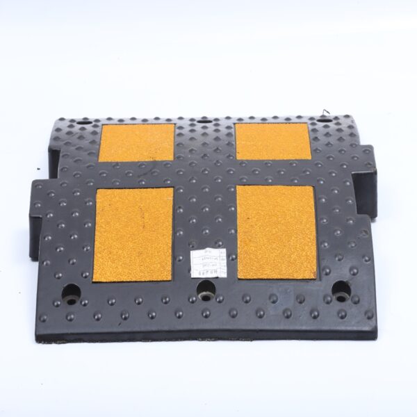 Best Selling Yellow Black Hump Traffic Control Safety Hump - Image 5