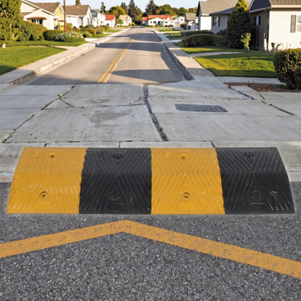 Portable 100x35x4cm Thick Speed Hump Breaker for Safety