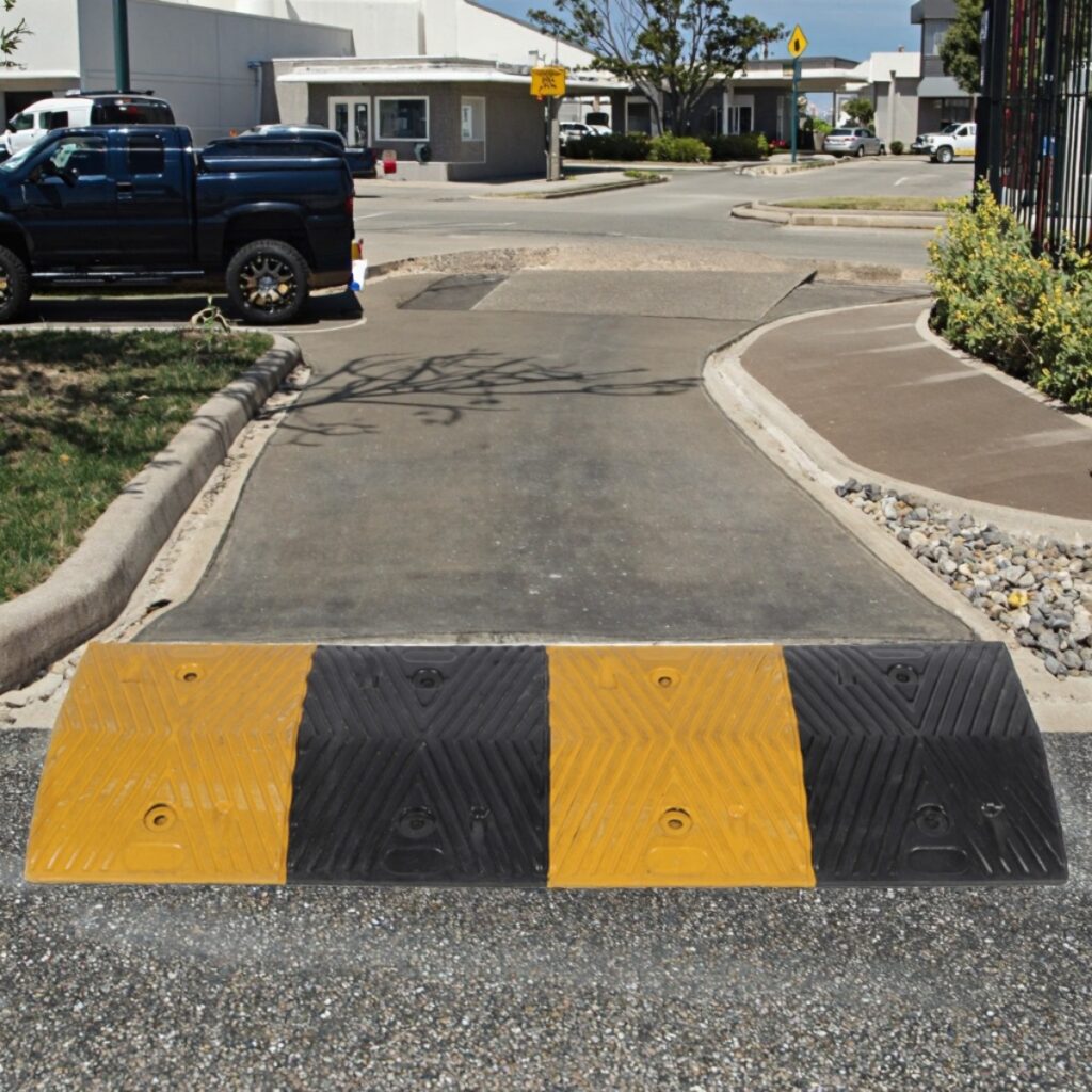 Portable 100x35x4cm Speed Breaker Hump for Roadway Safety