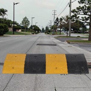 Portable 100x35x4cm Rubber Speed Hump For Roadway Safety