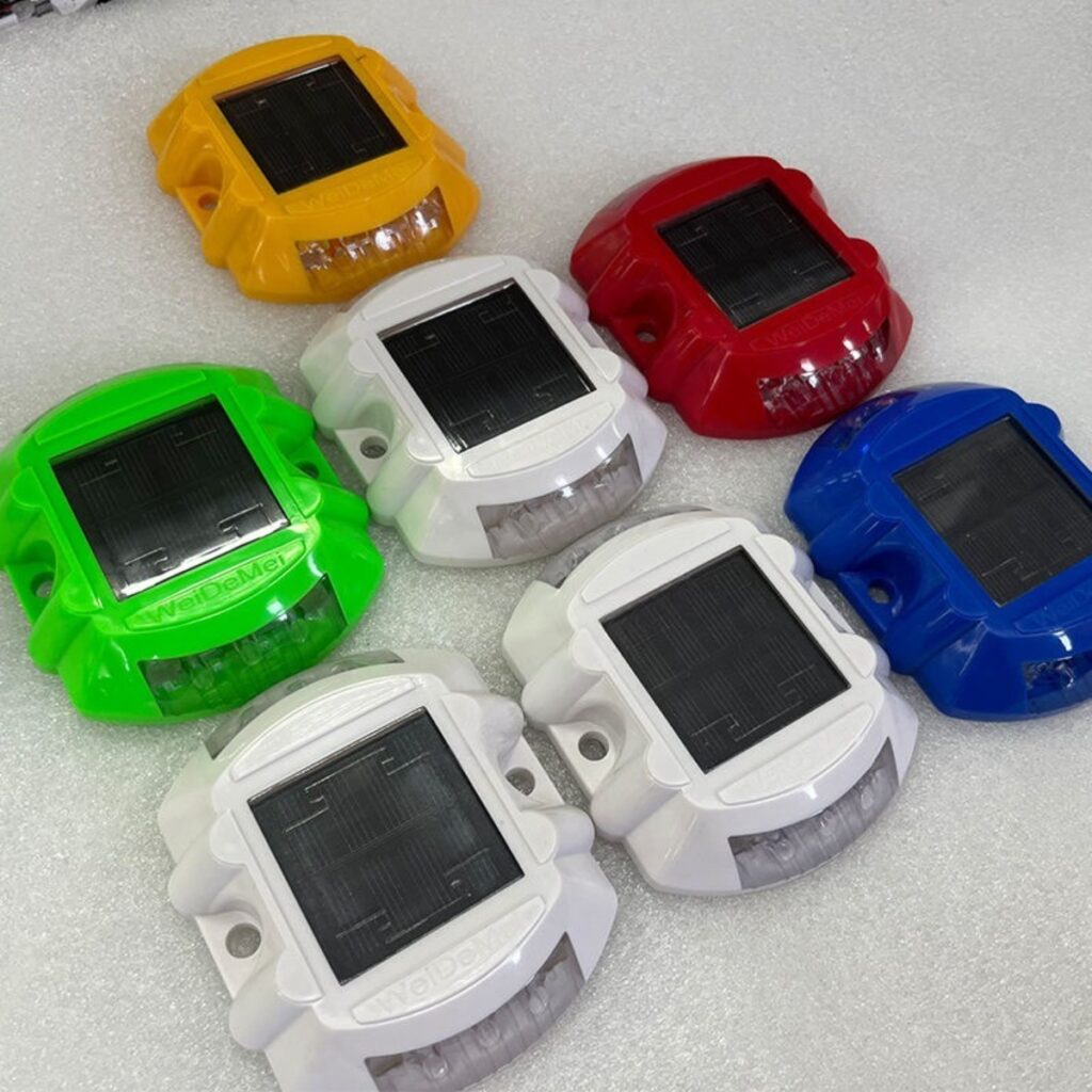 Best Deck Dock Solar Powered 370g Horseshoe Road Studs