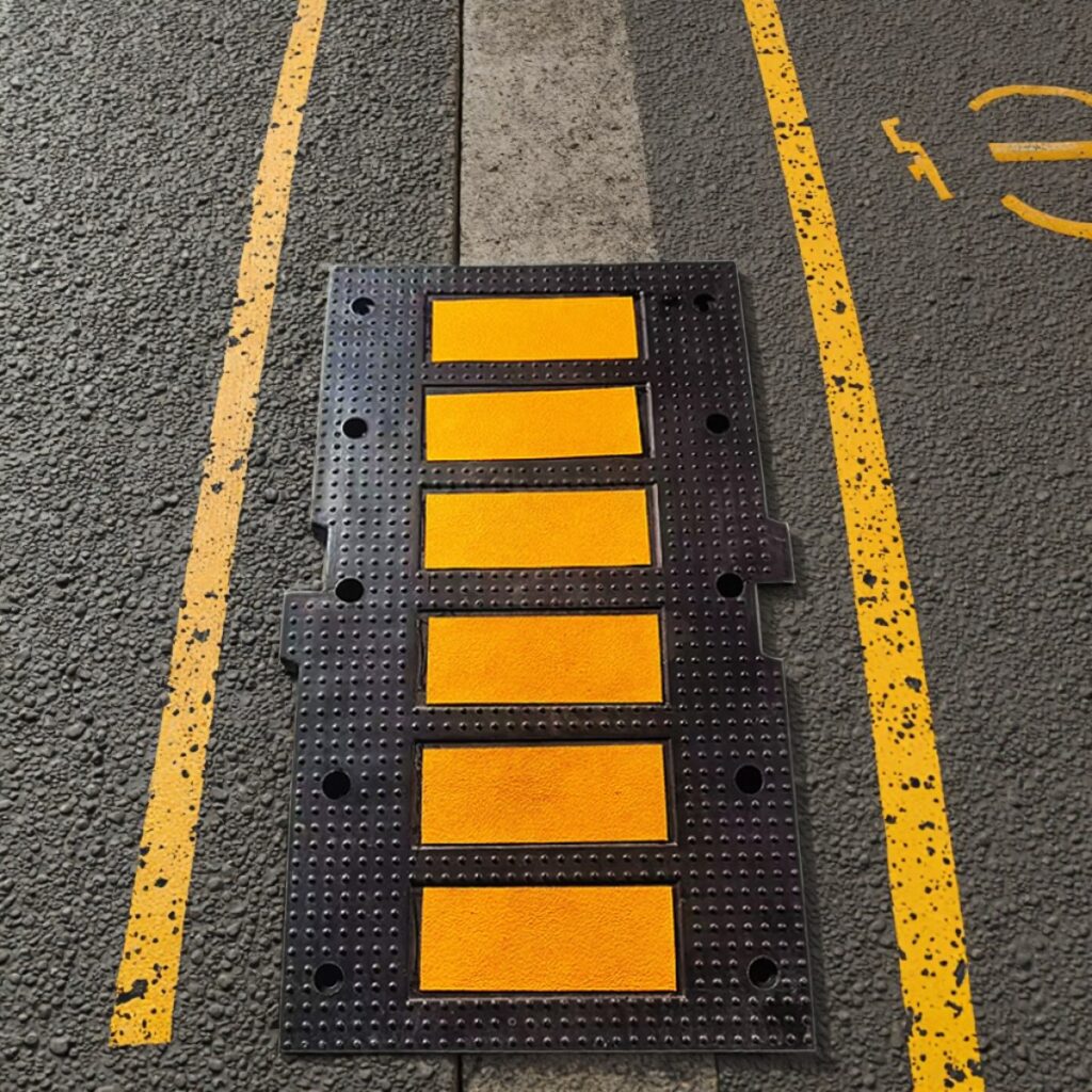 Durable 50x90x5cm Reflective Bumps for Asphalt Driveway Roads